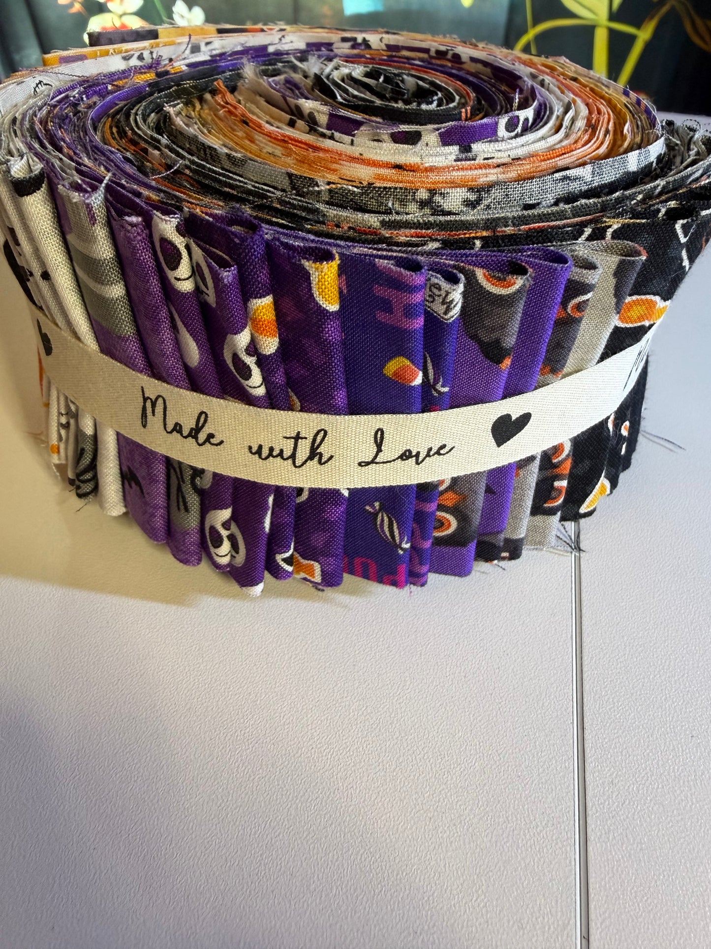 FABRIC - 2.5” Strip Rolls Halloween 0003