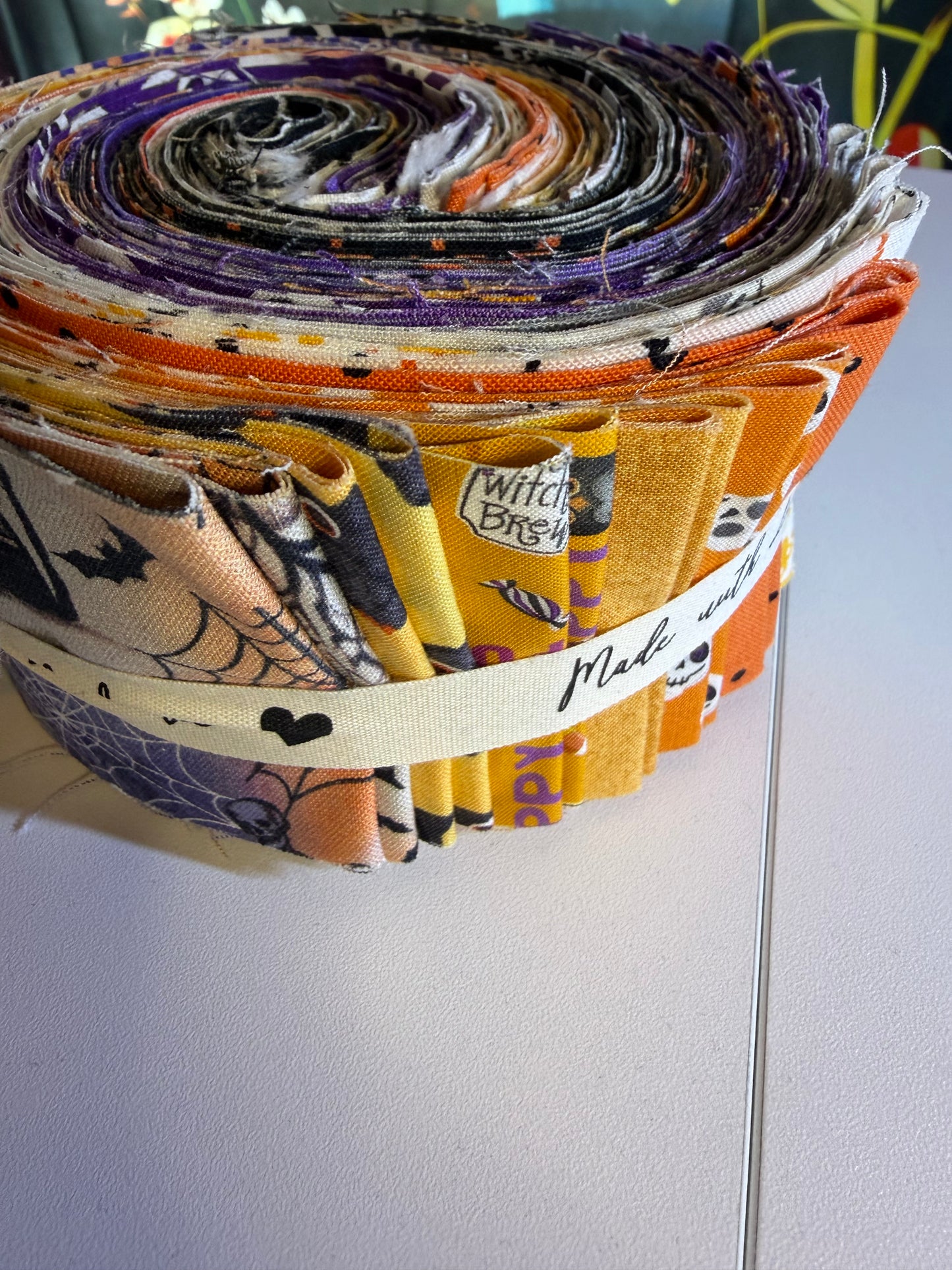 FABRIC - 2.5” Strip Rolls Halloween 0003