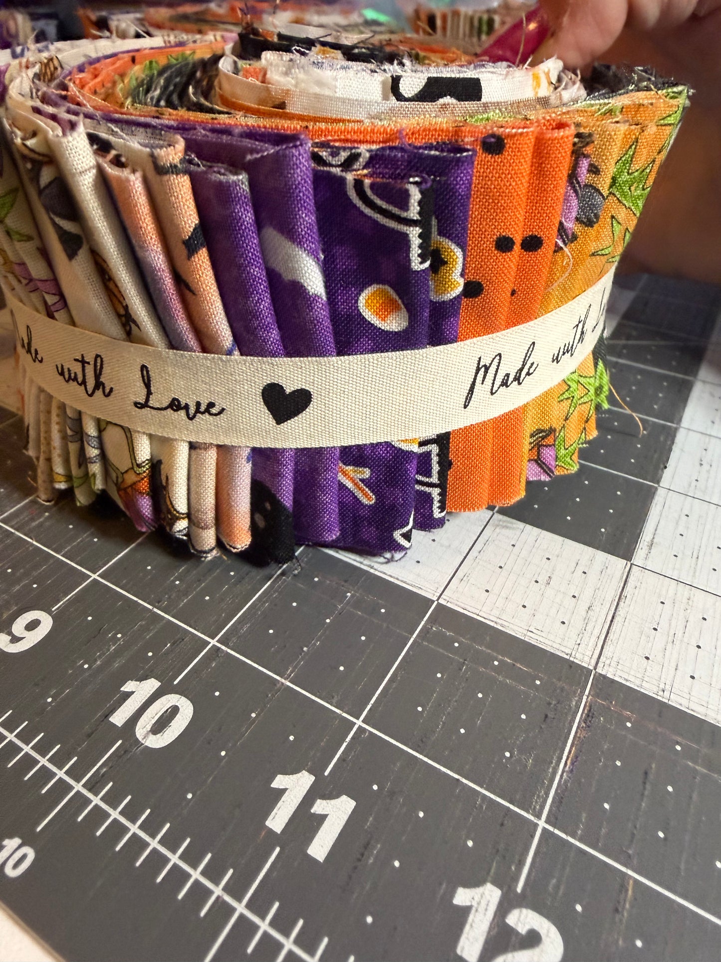 FABRIC - 2.5” Strip Rolls Halloween 0004